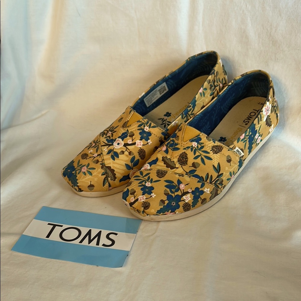 TOMS Yellow Floral Canvas Slip-Ons W7
